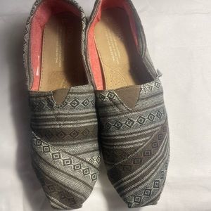 Toms size 8. Brown white and black details